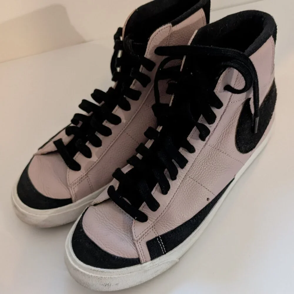 Nike Women's High-Top Sneakers Pink and Black